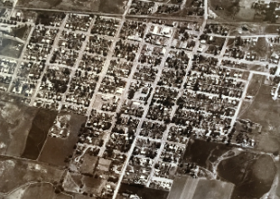 aerial image of Louisville in black and white